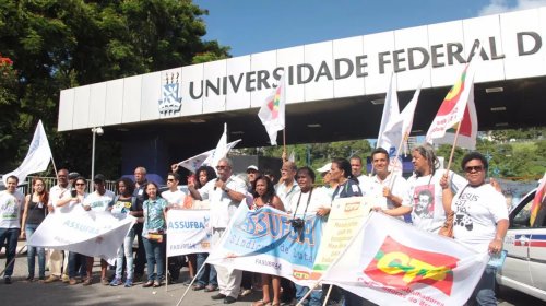 [Vigilantes da UFBA paralisam as atividades e universidade cancela aula nesta quarta-feira]