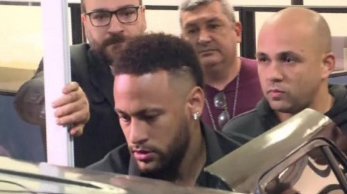 [Neymar culpa assessores por ‘vazar’ fotos íntimas em depoimento do caso com Nájila Trindade]