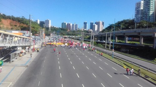 [Sem ônibus, Salvador amanhece com 131km de engarrafamento devido à manifestação]