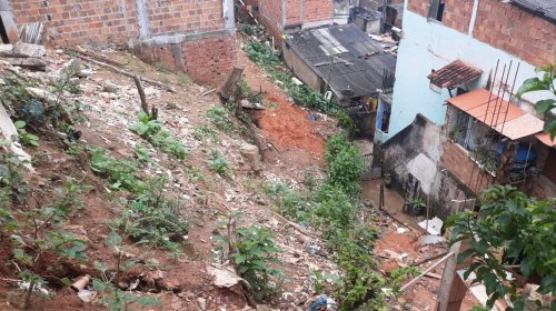 [Fortes chuvas põem 20 famílias em risco no bairro de Pero Vaz]