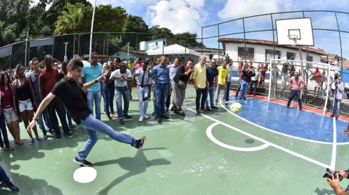 [Prefeitura de Salvador entrega praça e quadra requalificada aos moradores da Santa Cruz]