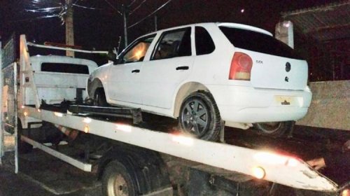 [Trio é preso por roubo de carro ]