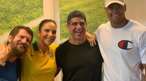 [Ivete Sangalo, Léo Santana, Saulo e Durval Lellys assistem jogo da seleção brasileira na Fonte...]