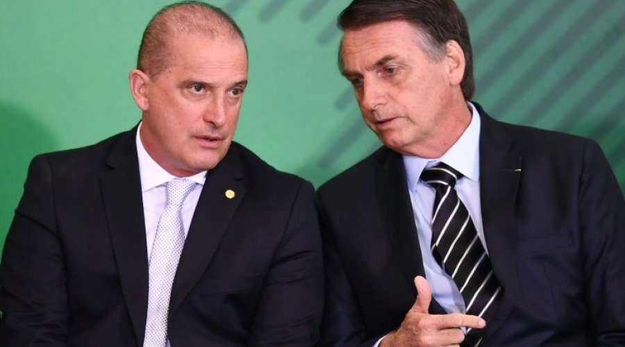 [Onyx afirma que Bolsonaro vai revogar o decreto que facilitou o oporte de armas]