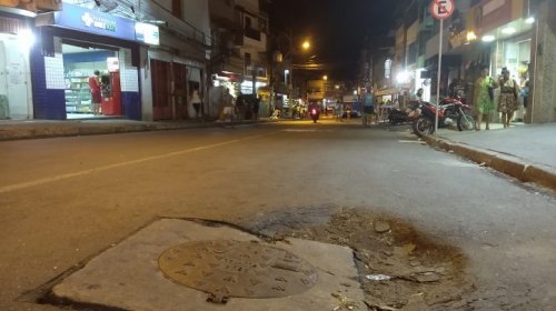 [Moradores e motoristas reclamam de buraco na rua Onze de Novembro em Santa Cruz]