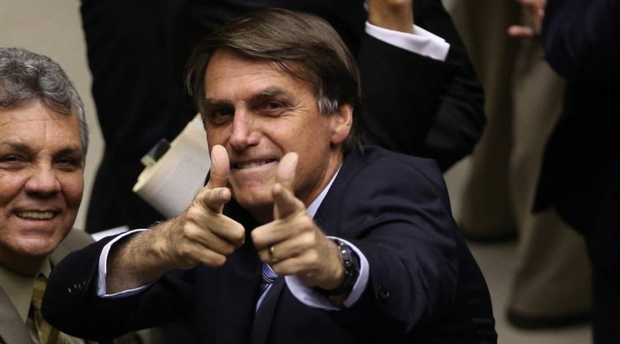 [Bolsonaro não consultou Defesa e Justiça para decretos de armas]