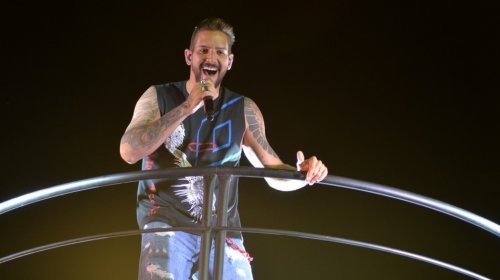[Banda Eva faz show gratuito no Farol da Barra antes de jogo do Brasil]