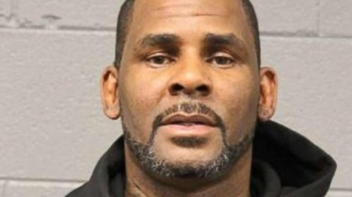 [Cantor R.Kelly foi preso acusado por posse de pornografia infantil]