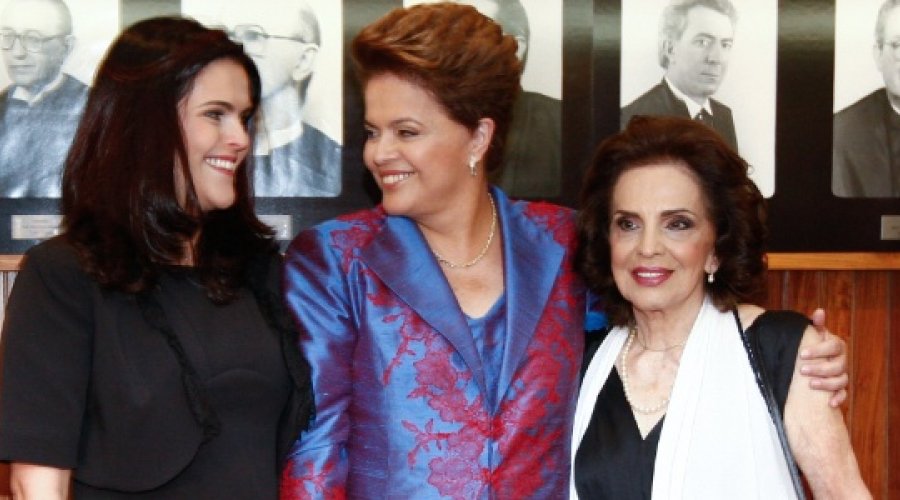 [Morre mãe da ex-presidente Dilma Rousseff]