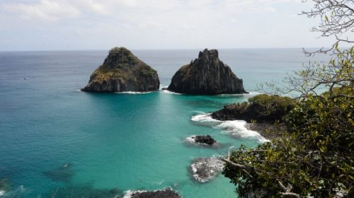 [“Taxa de Fernando de Noronha é roubo”, diz Bolsonaro]