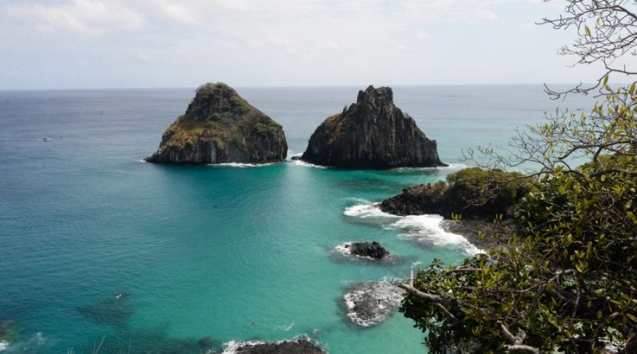 [“Taxa de Fernando de Noronha é roubo”, diz Bolsonaro]