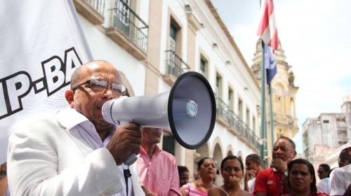 [“Bolsonaro persegue a comunidade LGBTQ+”, diz Suíca sobre cancelamento de vestibular]