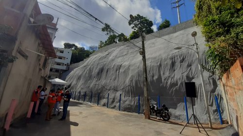 [315 famílias são beneficiadas por geomanta entregue em Narandiba]