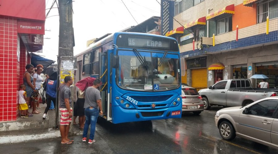 [SEMOB cancela linha de ônibus em Santa Cruz ]
