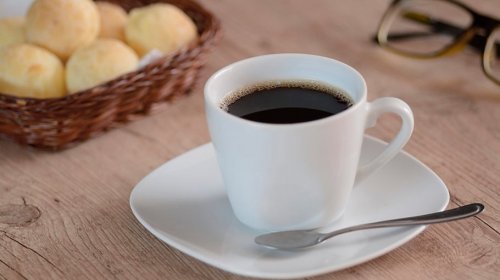 [Tomar muito café aumenta chance de pressão alta em pessoas predispostas]