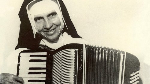 [Fonte Nova recebe cerimônia para agradecer canonização de Irmã Dulce]