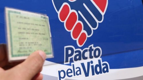 [2• via de documento é emitido gratuitamente para vítimas de enchentes no interior da Bahia]