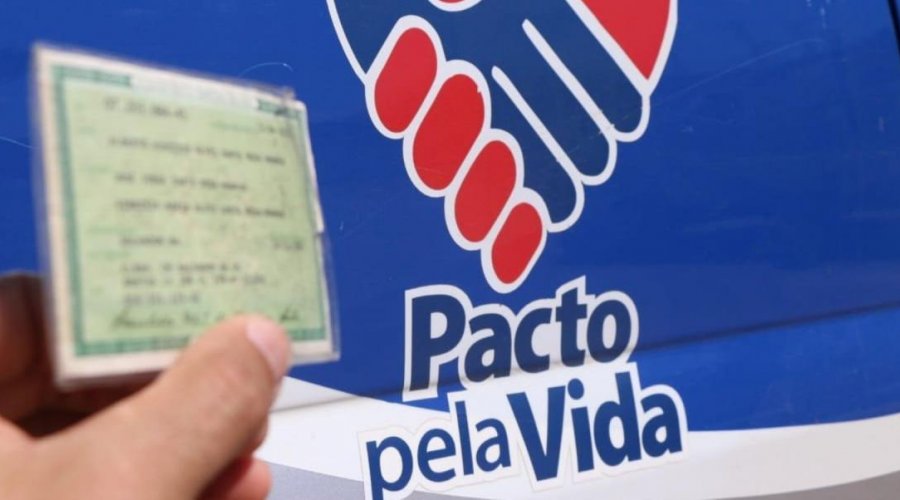 [2• via de documento é emitido gratuitamente para vítimas de enchentes no interior da Bahia]