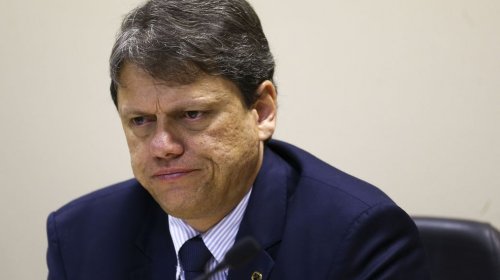 [Voltou atrás? Ministro diz a caminhoneiros que tabela do frete será suspensa nesta segunda]