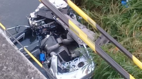 [Acidente: Carro cai de viaduto e motorista morre na Avenida ACM]