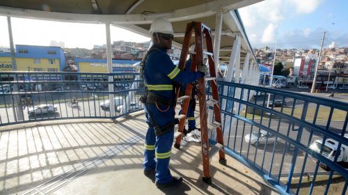 [Passarela em Pernambués já sofreu 10 atos de vandalismo só neste ano]