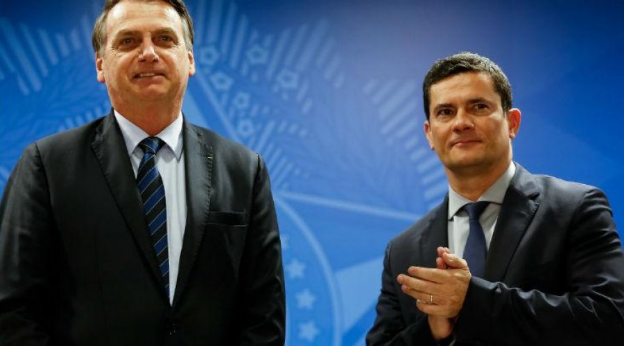 [Bolsonaro diz que Moro não vai decidir sobre destruição de mensagens]