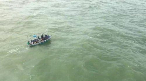 [Homem é resgatado de barco à deriva, em Stela Maris]