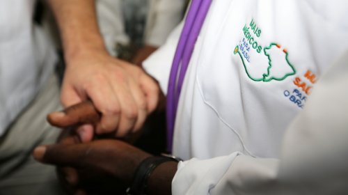 [Mais médicos: Cubanos do programa terão direito a residência no Brasil]