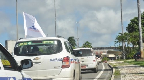 [Taxistas promovem manifestação na próxima segunda-feira (12)]