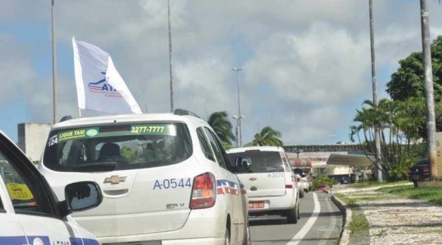 [Taxistas promovem manifestação na próxima segunda-feira (12)]