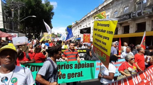 [Cerca de 18 mil pessoas protestam contra programa Future-se e cortes na educação]