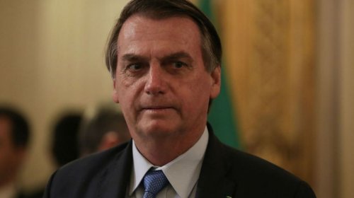 [Bolsonaro desobedece a Lei e inaugura obra com seu nome]