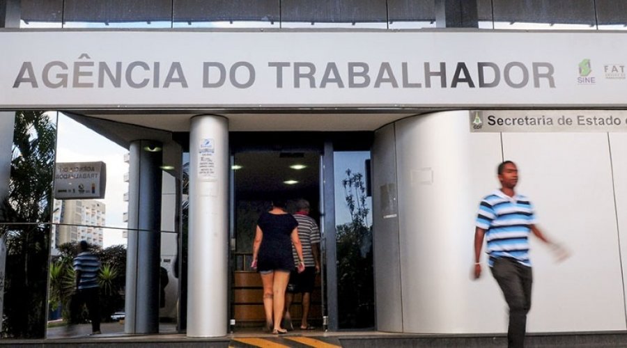 [1 em cada 4 desempregados procura trabalho há 2 anos]