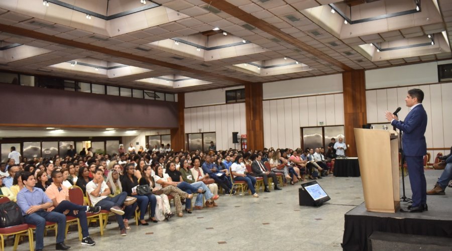 [Ex-estagiários da Prefeitura serão contratados com criação de 42 cargos comissionados, diz Neto]
