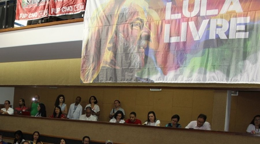 [Faixa 'Lula Livre' em galeria da Assembleia Legislativa-BA gera confusão entre deputados]