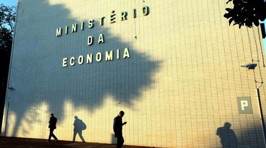 [Governo Bolsonaro pode extinguir 170 mil cargos da administração pública federal]