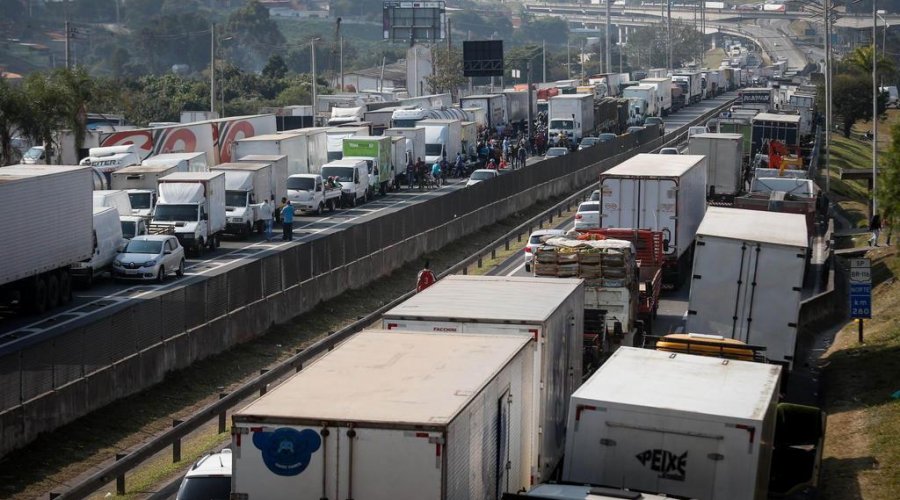 [Empresários temem nova greve de caminhoneiros; entenda]