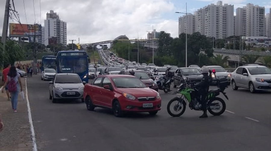 [Motoristas de aplicativos de transporte realizam protesto em direção a Câmara Municipal nesta quarta-feira]