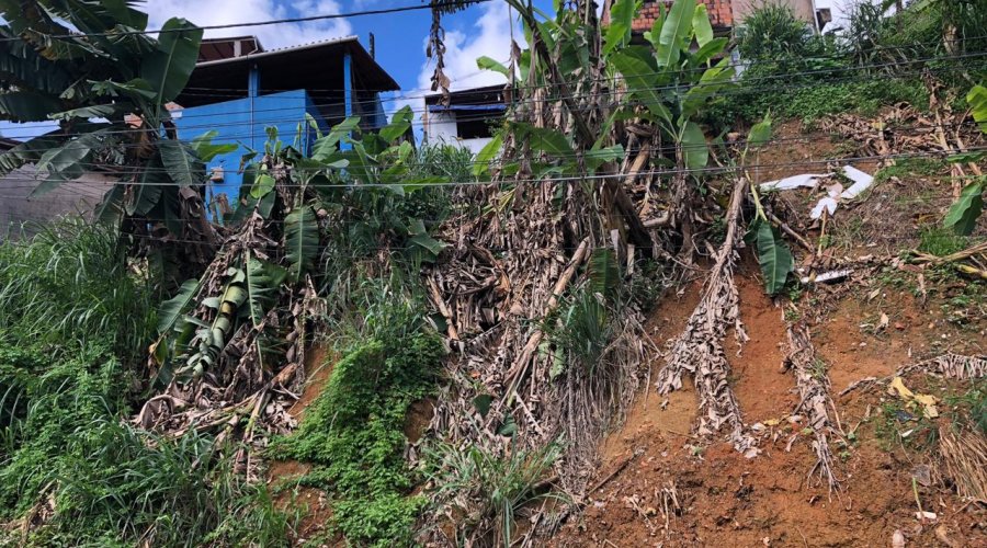 [Perigo: Encosta põe em risco cerca de 15 famílias em São João do Cabrito]