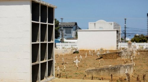 [Cemitérios de Salvador conseguem licença ambiental após cem anos]