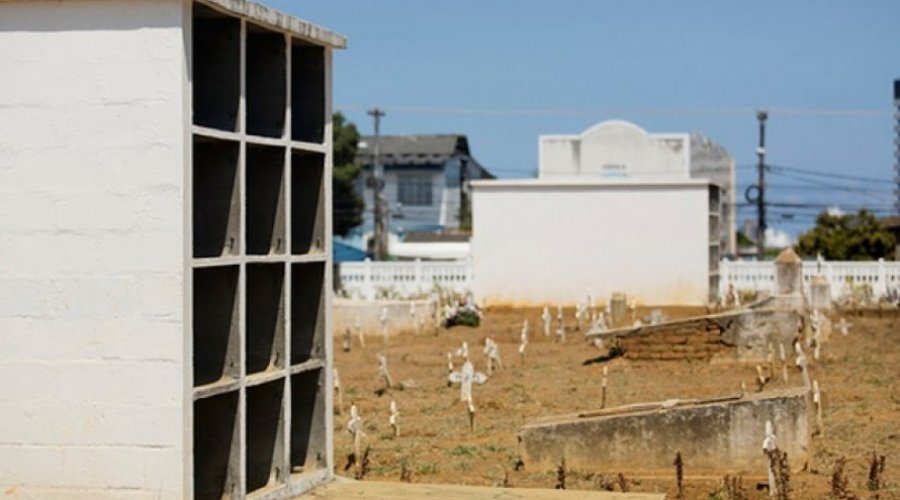 [Cemitérios de Salvador conseguem licença ambiental após cem anos]