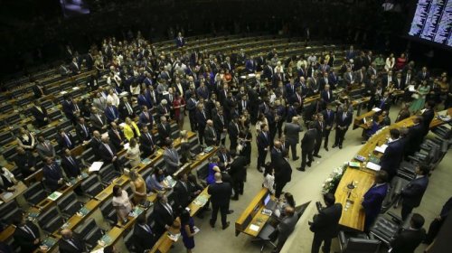 [Governo Federal estuda diminuir salários e jornada de servidores para viabilizar orçamento de...]