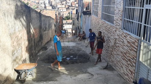 [Escadarias da Travessa Saturno em Pernambués é requalificada por moradores ]