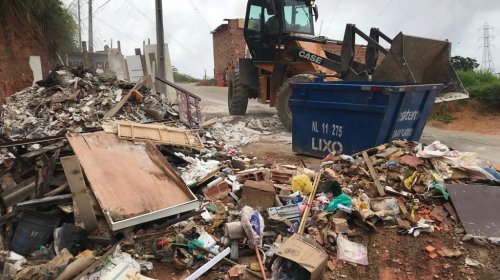 [Limpurb realiza mutirão para retirada de entulhos e limpeza total em ruas de Pernambués]
