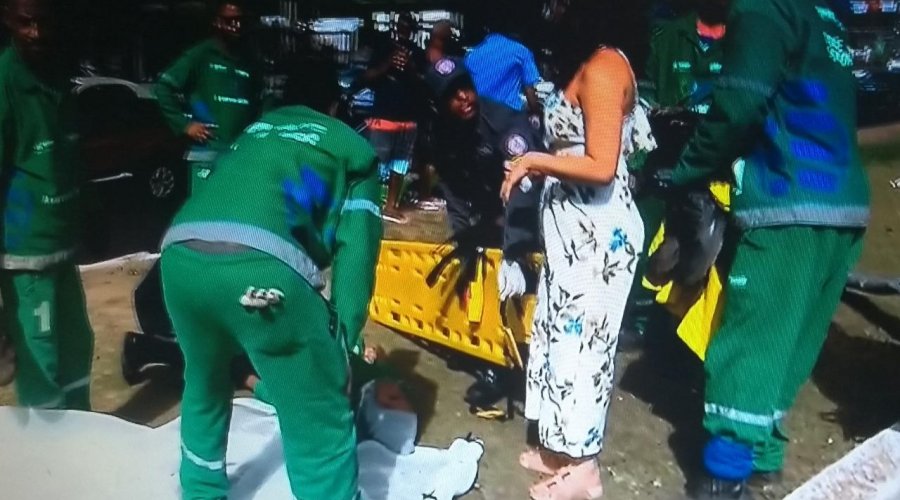 [Motorista perde controle de veículo, atravessa canteiro central e atropela funcionários da LIMPURB]