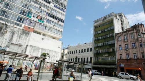 [Ônibus voltam a circular no final de linha da Praça da Sé amanhã]