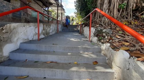 [Escadaria é entregue revitalizada à população de Pernambués ]