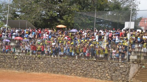[Torcedores lotam arquibancada em semi-final da Liga Desportiva de Pernambués]