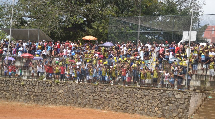 [Torcedores lotam arquibancada em semi-final da Liga Desportiva de Pernambués]