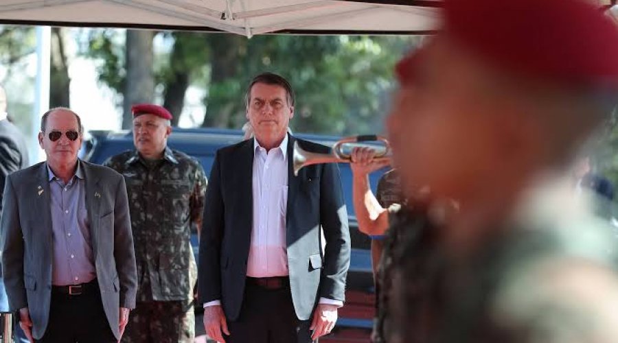 [Em meio a crise econômica e cortes, Bolsonaro destina R$ 4,7 bi de vantagens para militares]